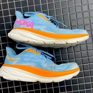 Women’s Hokas Clifton 9 size 7